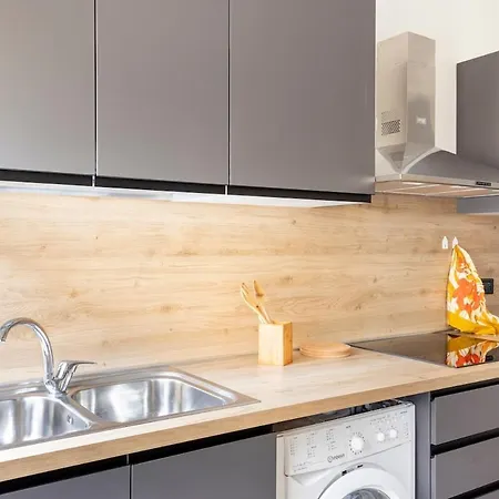 Tra Museo Ferrari, Stazione E Centro * Modena