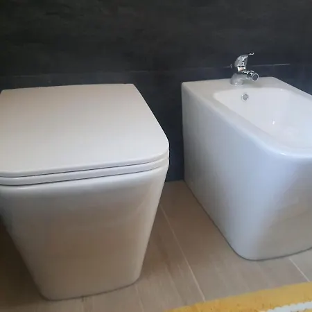 Tra Museo Ferrari, Stazione E Centro Modena