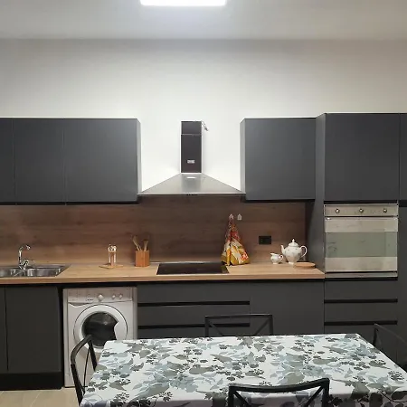 Tra Museo Ferrari, Stazione E Centro Appartamento