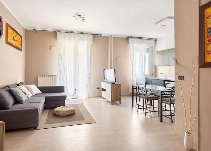 Tra Museo Ferrari, Stazione E Centro